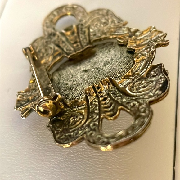 Vintage Renaissance Style Pearl and Rhinestone Gold Brass Brooch - Picture 7 of 9